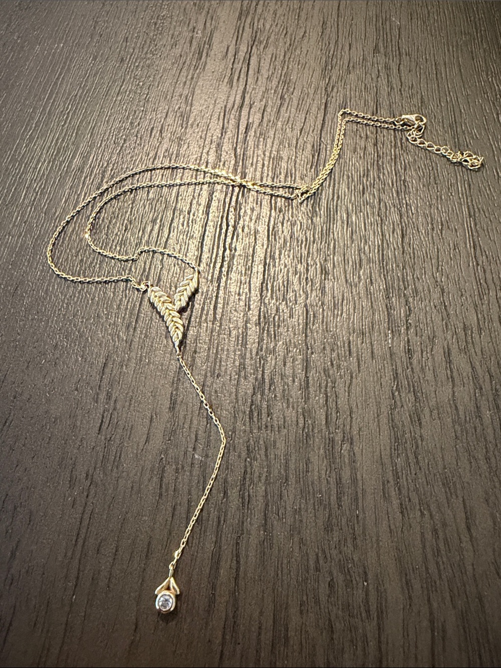 Like new! Gold Leaf Drop Lariat Necklace - Elegant Gold Women's Jewelry
